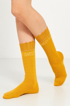 Ажурные носки из хлопка горчичного цвета Gucci 47075249 купить с доставкой