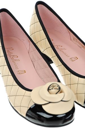 Туфли с цветочной аппликацией Pretty Ballerinas 26176 купить с доставкой