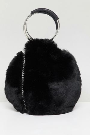Круглая сумка из искусственного меха New Look - Черный New Look 97575 купить с доставкой